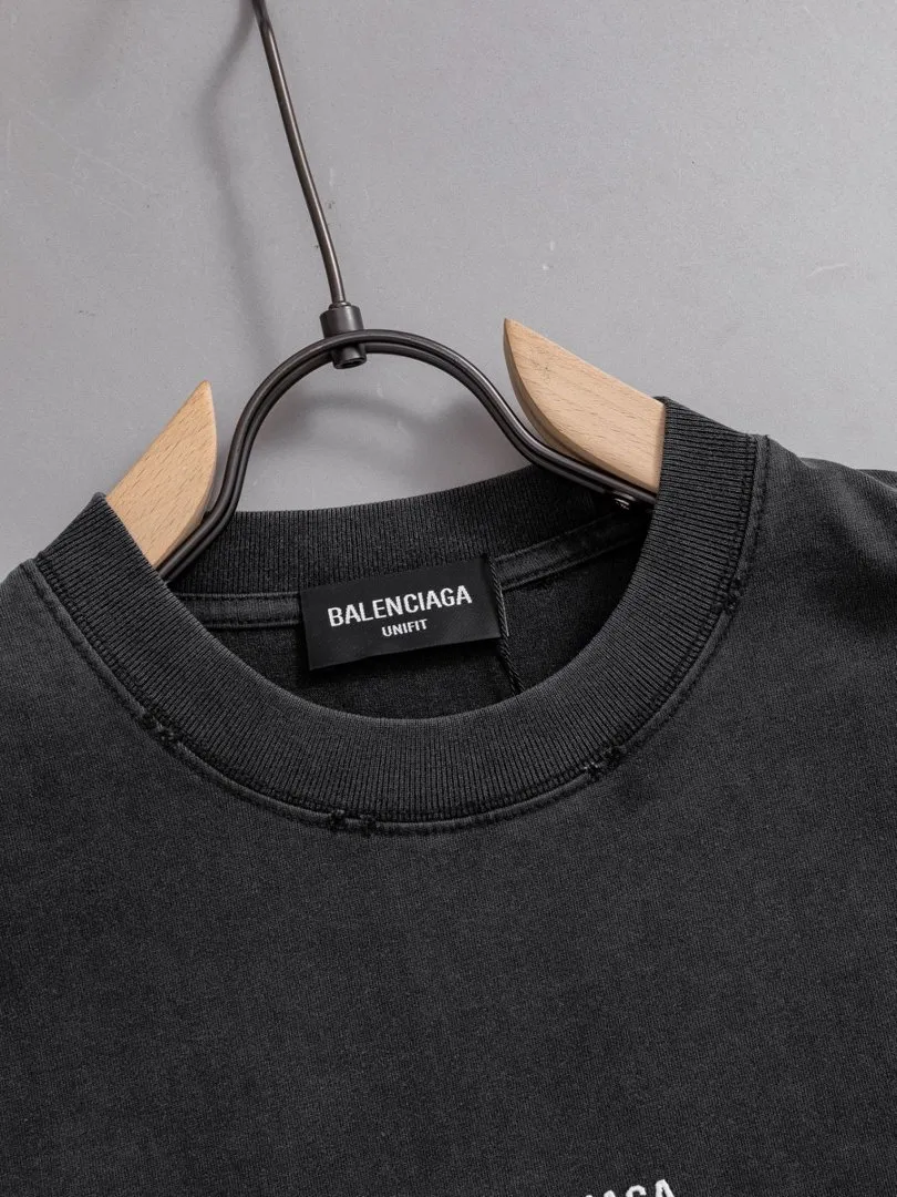 P100✨🔥 [balenciaga] 2026FW short-sleeved T-shirt Premium 26s double yarn 300g fabric embroidery process wash water spray Ma Jiu distressed color: wash water black wash water white wash water Khaki Size: S M L XL 2XL